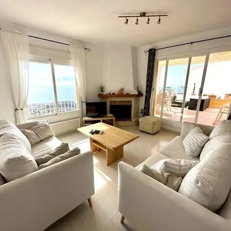 Two Bedroom With Breath-taking Views *