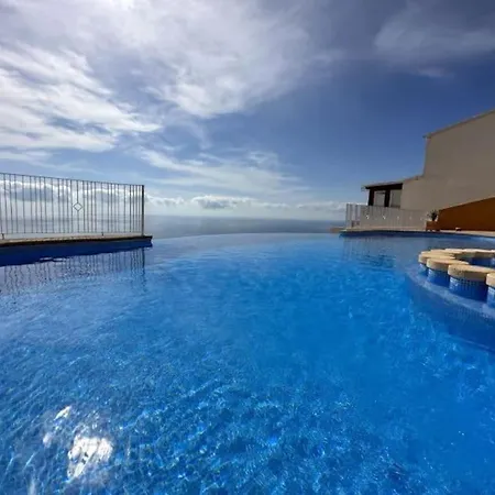 Two Bedroom With Breath-taking Views Apartment *
