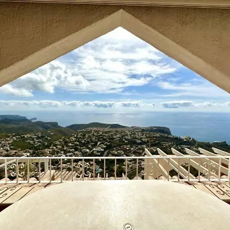 Two Bedroom With Breath-taking Views Apartment *