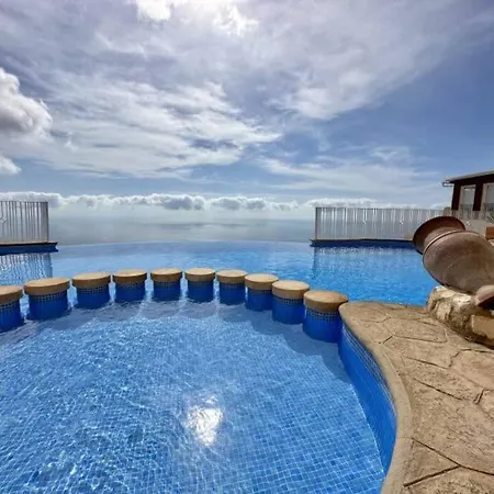 Two Bedroom With Breath-taking Views Apartment *